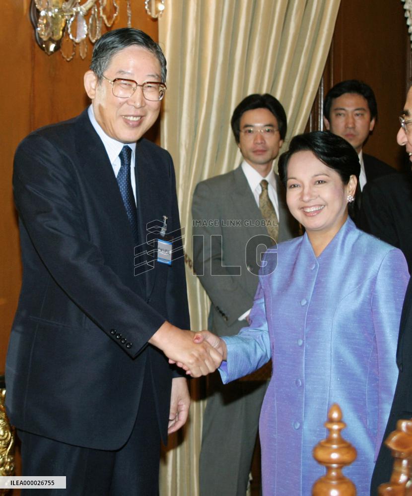 Japanese business leaders meet with Arroyo