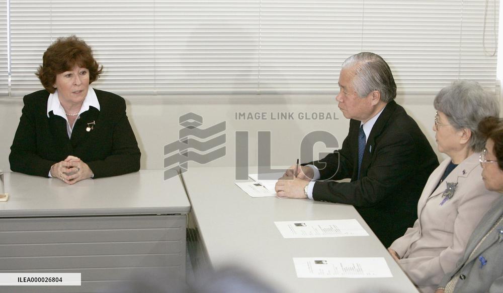 U.N. human rights envoy meets with families of abductees