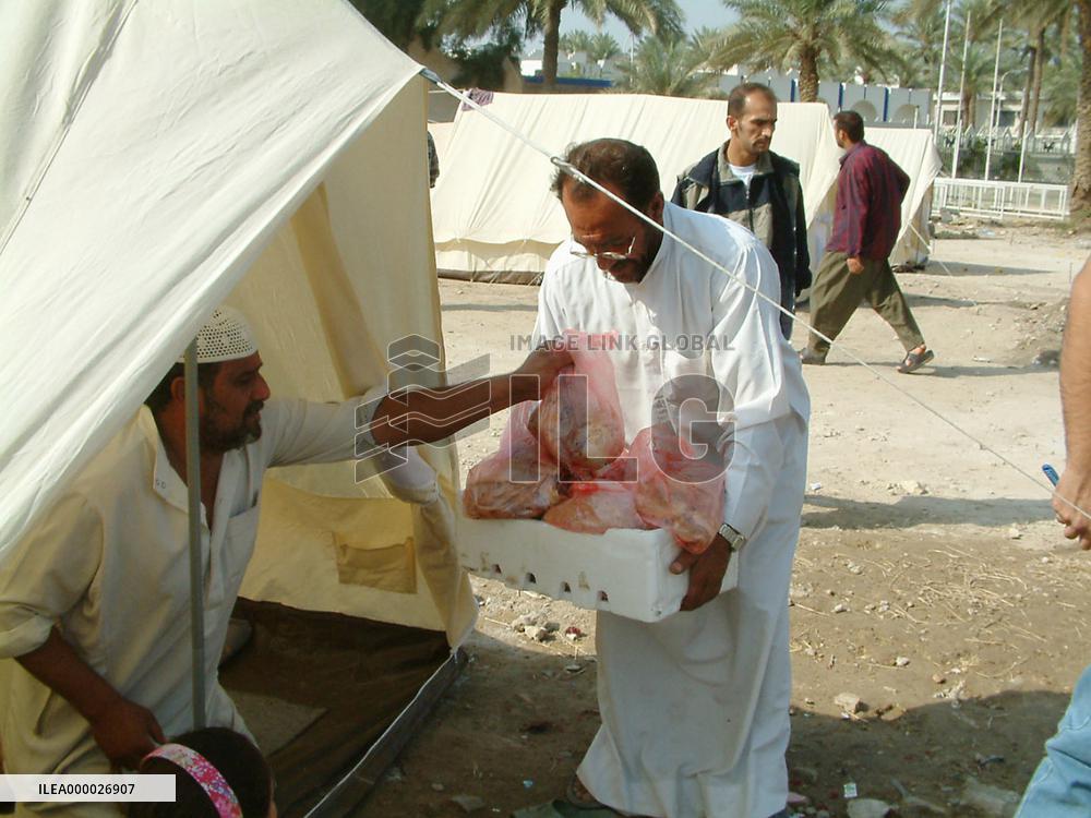 (1)Evacuees from Fallujah stay in Baghdad
