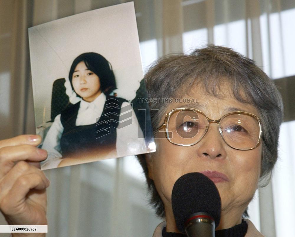 (1)North Korea provides Japan photos of Megumi Yokota