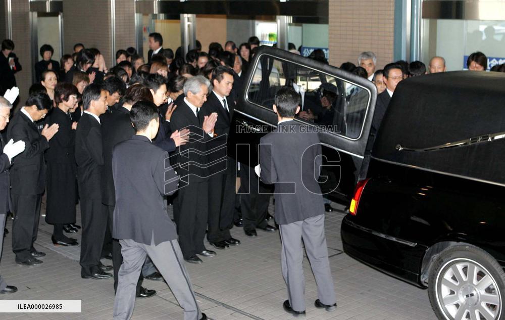 (2)Funeral held for murdered Nara girl
