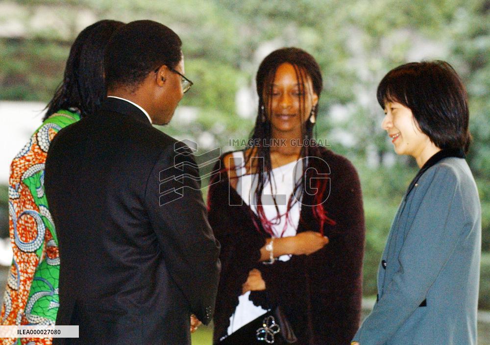 (2)New foreign envoys received by emperor, empress