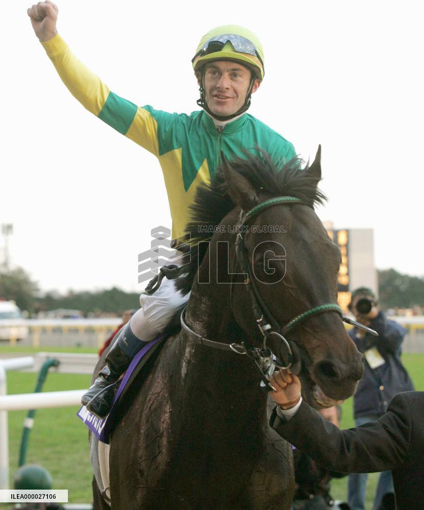 Zenno Rob Roy wins Japan Cup