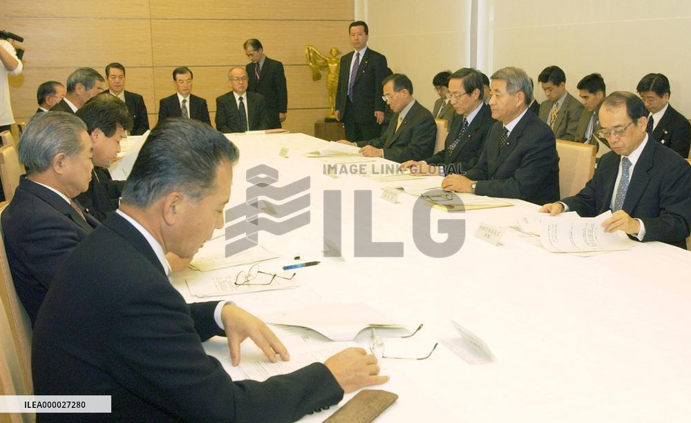 Gov't adopts action plan to fingerprint foreign visitors