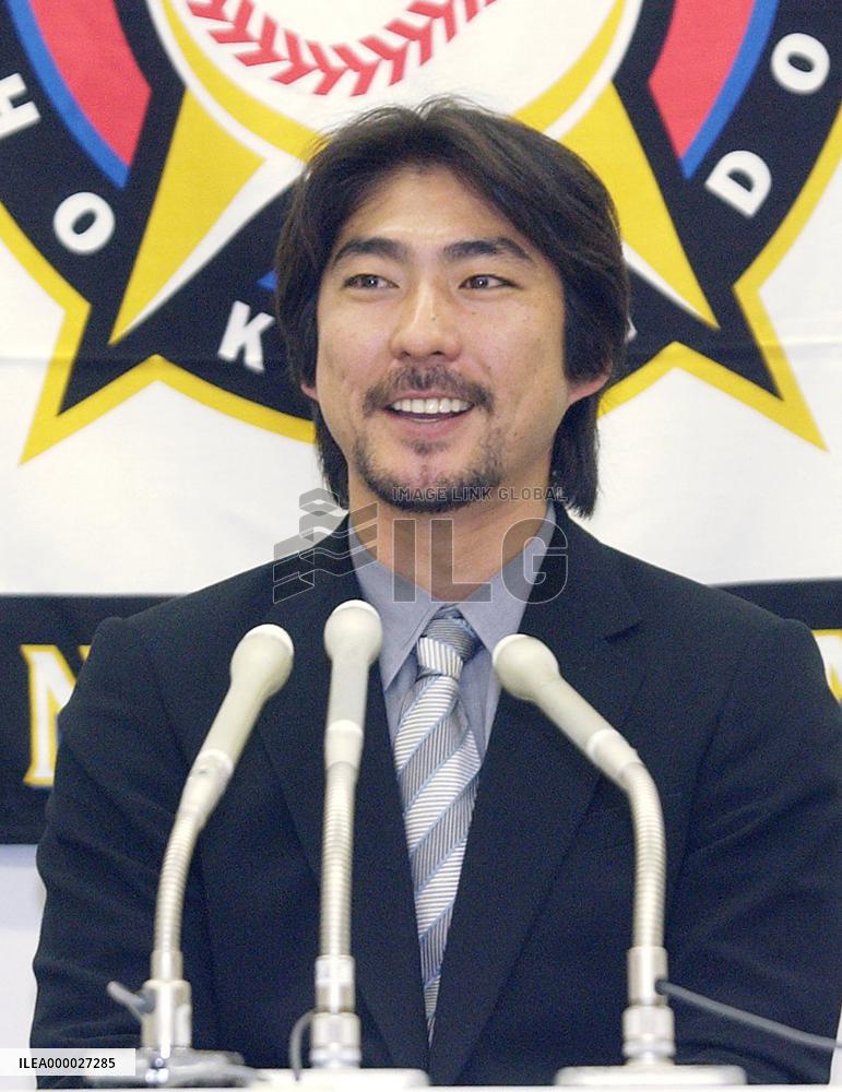 Ogasawara re-signs with Nippon Ham for unchanged amount