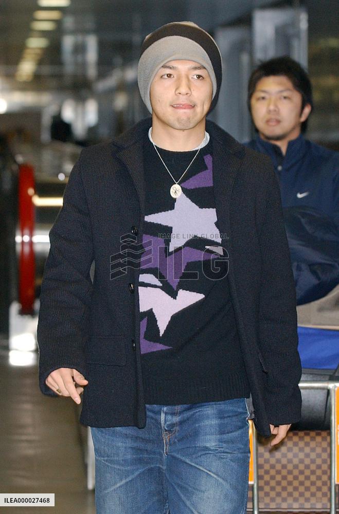 Ono returns to Japan for tests on injured ankle