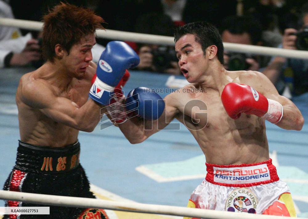 (1)Komatsu TKOed by champion Pongsaklek in WBC title fight