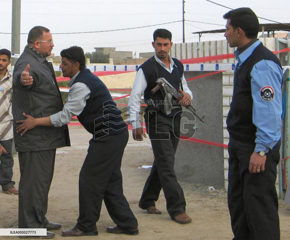 (3)Iraqi election turnout at least 72% amid attacks