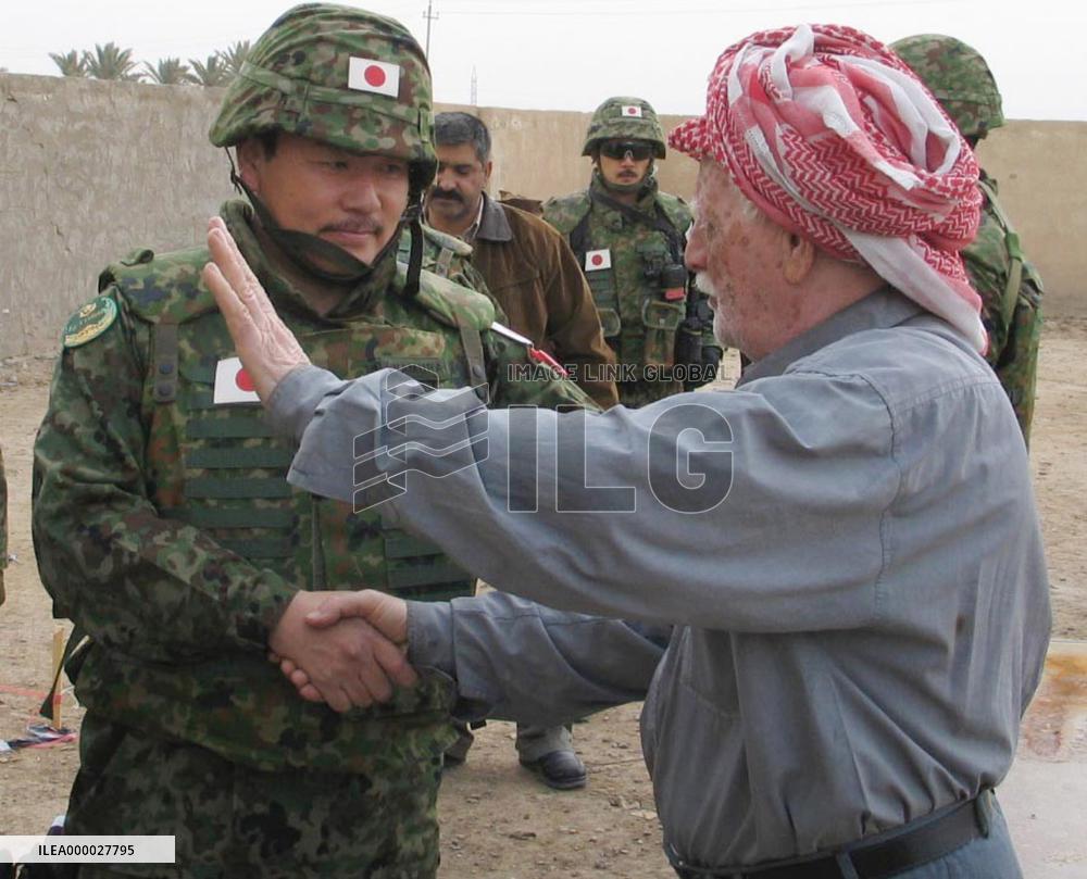 (2)Leaflets threaten to kill Iraqis working for Japanese troops