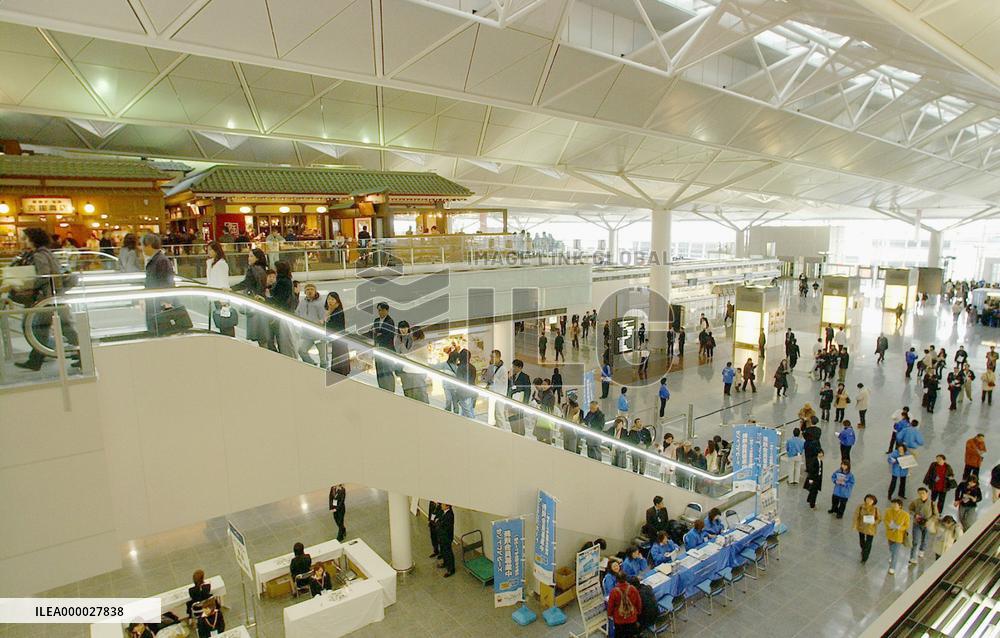 (1)Chubu airport provides preview ahead of formal opening