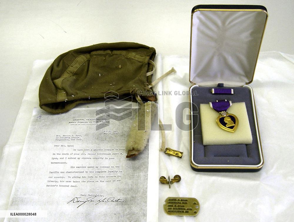 (2)Kin of U.S. soldier killed by A-bomb donates mementos