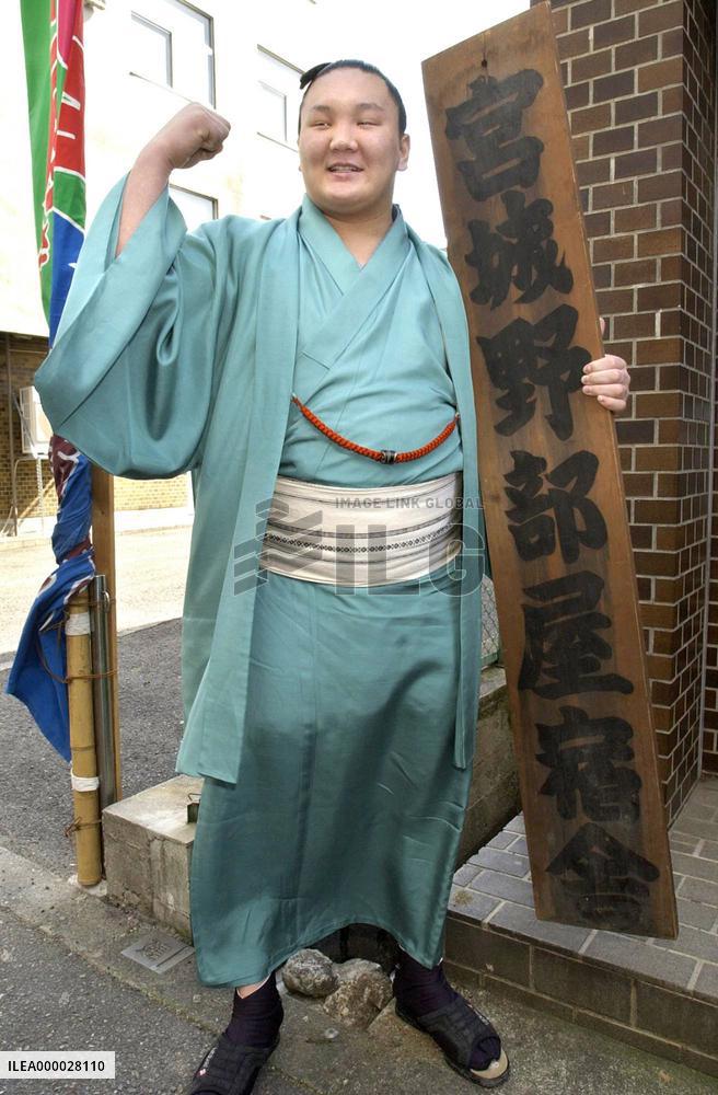 (2)Foreign young guns moving up for spring sumo