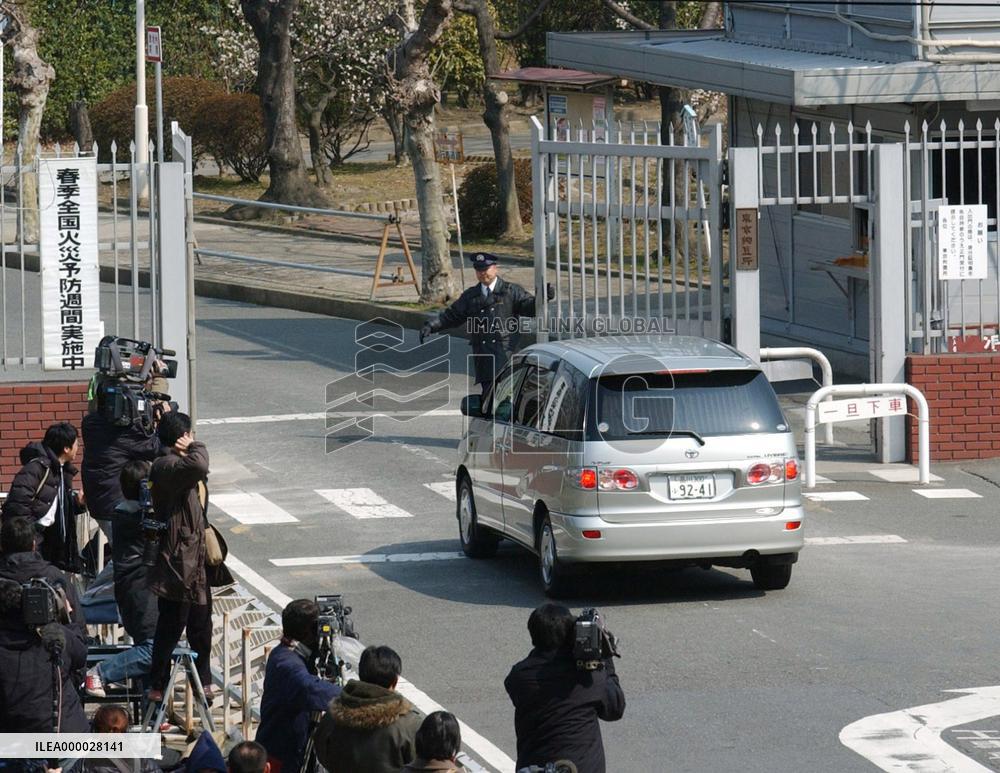 (4)Business tycoon Tsutsumi arrested in Seibu share scam