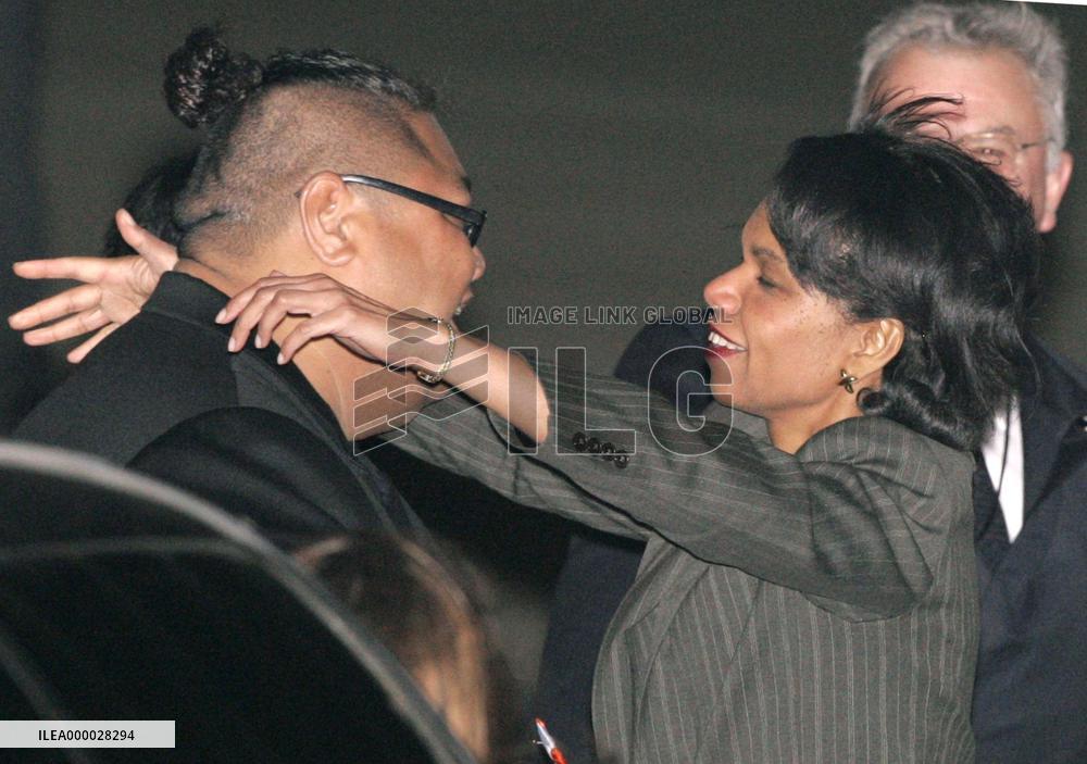 (2)Rice arrives in Japan