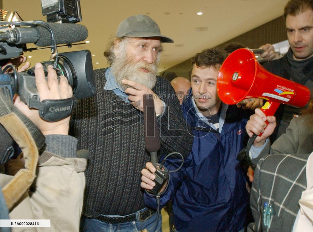 (6)Chess legend Bobby Fischer released, to leave for Iceland