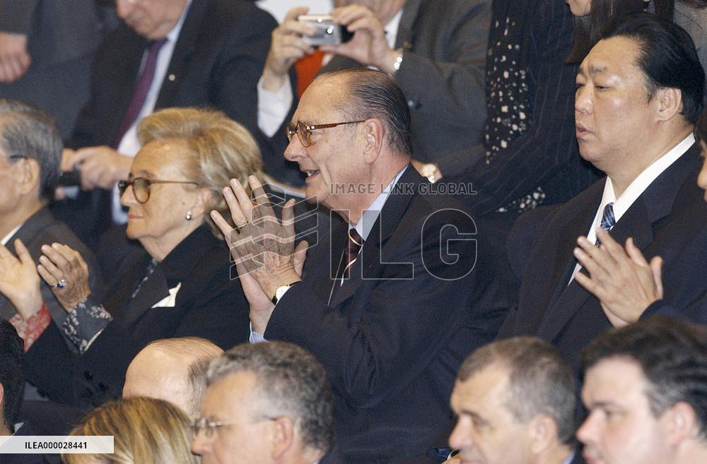 (3)Chirac visits Japan