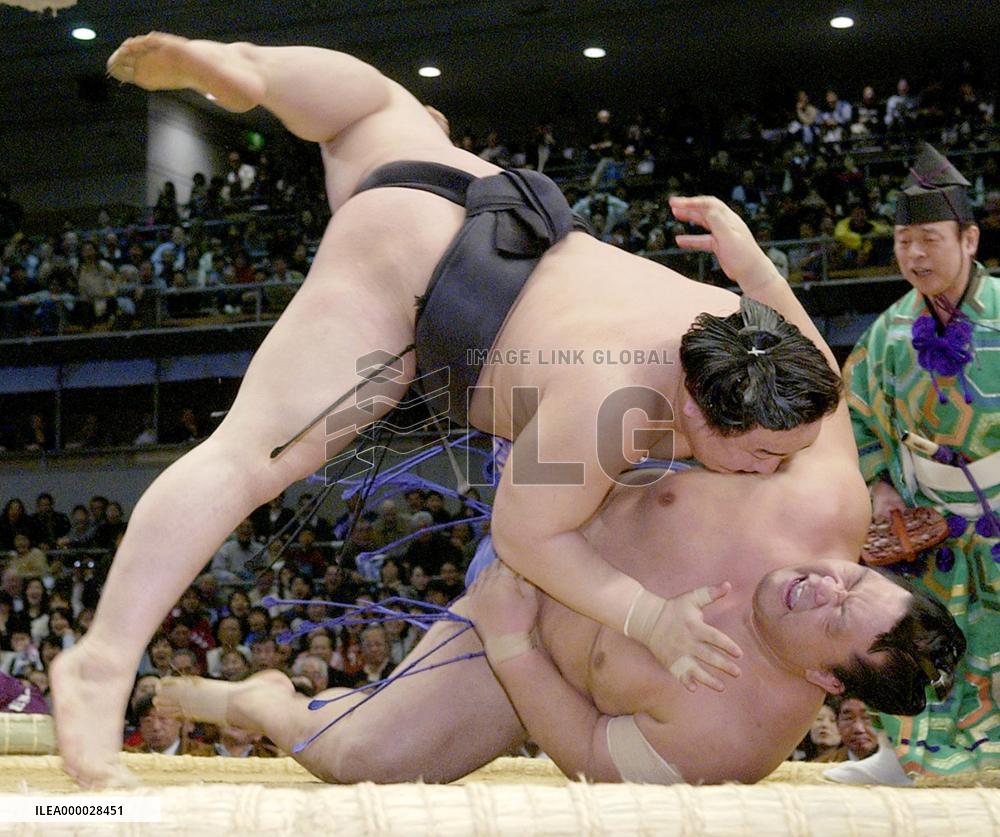 Yokozuna Asashoryu wins 11th Emperor's Cup