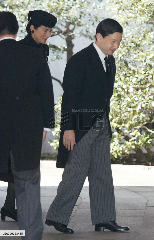 (2)Princess Masako joins in rite for late Princess Takamatsu