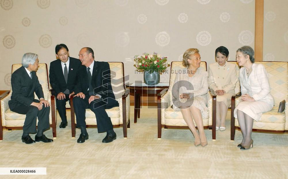 (1)Chirac meets with Japanese emperor, empress