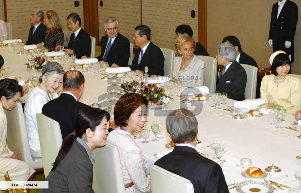 (3)Chirac meets with Japanese emperor, empress