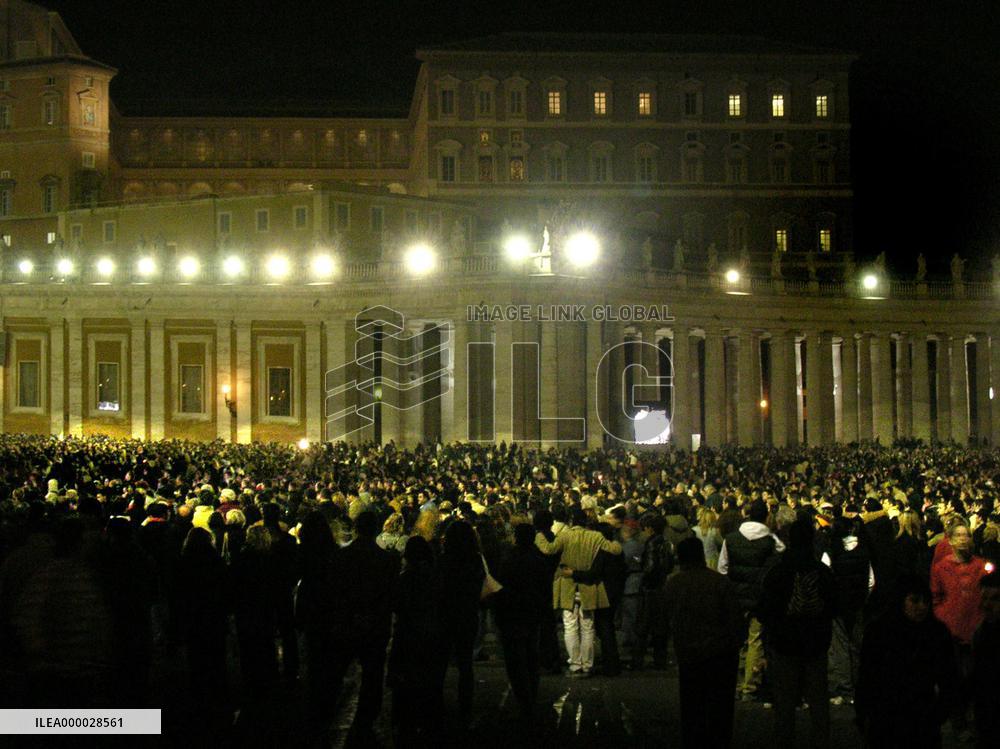 (1)Pope John Paul II dies at 84