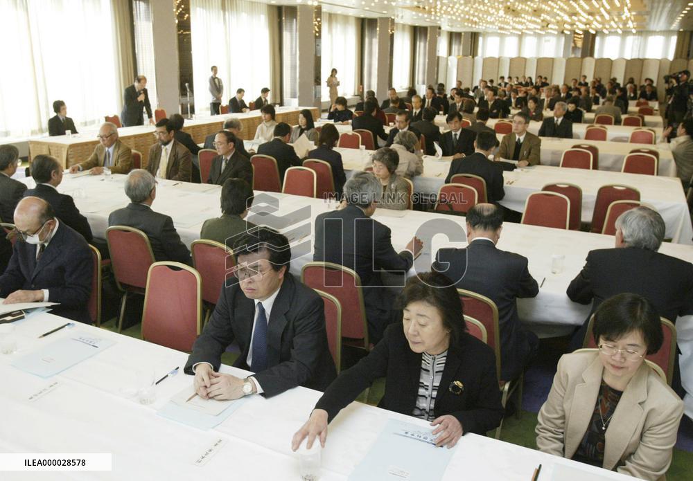 (1)Japan again OKs nationalist text