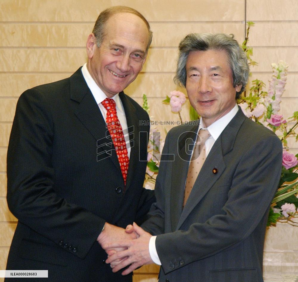 Olmert meets with Koizumi