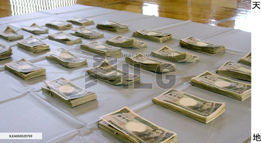 Workers dig up 25 mil. yen in cash at construction site