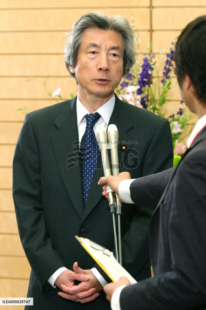 Koizumi airs view over talks with China's Hu