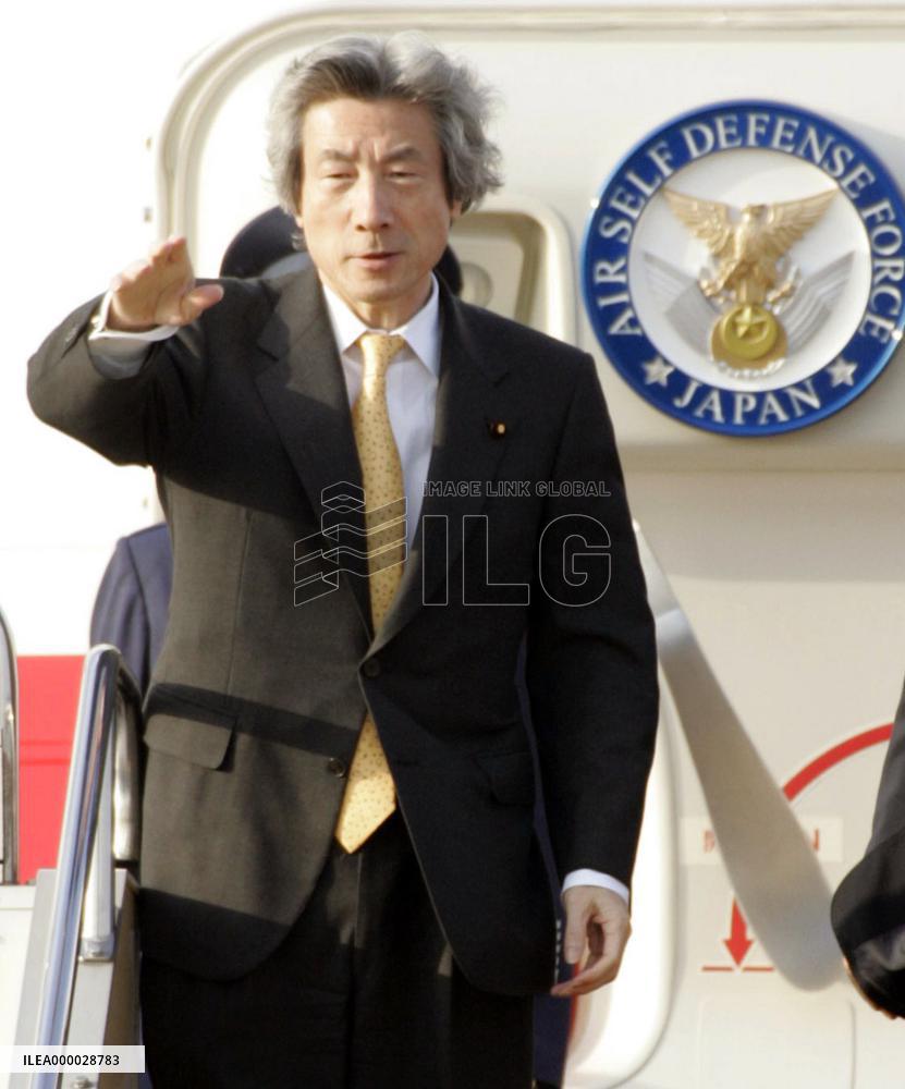 Koizumi leaves for Jakarta to attend Asia-Africa summit