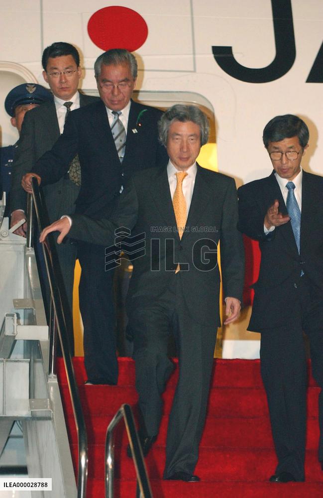 (1)Koizumi arrives in Jakarta, focus on China, U.N. reform