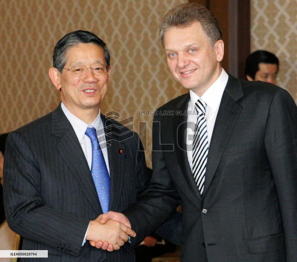 (1)Machimura, Khristenko hold talks in Tokyo