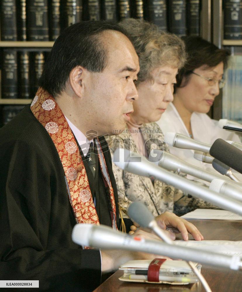 (1)Court rejects suit over Koizumi, Ishihara visits to Yasukuni