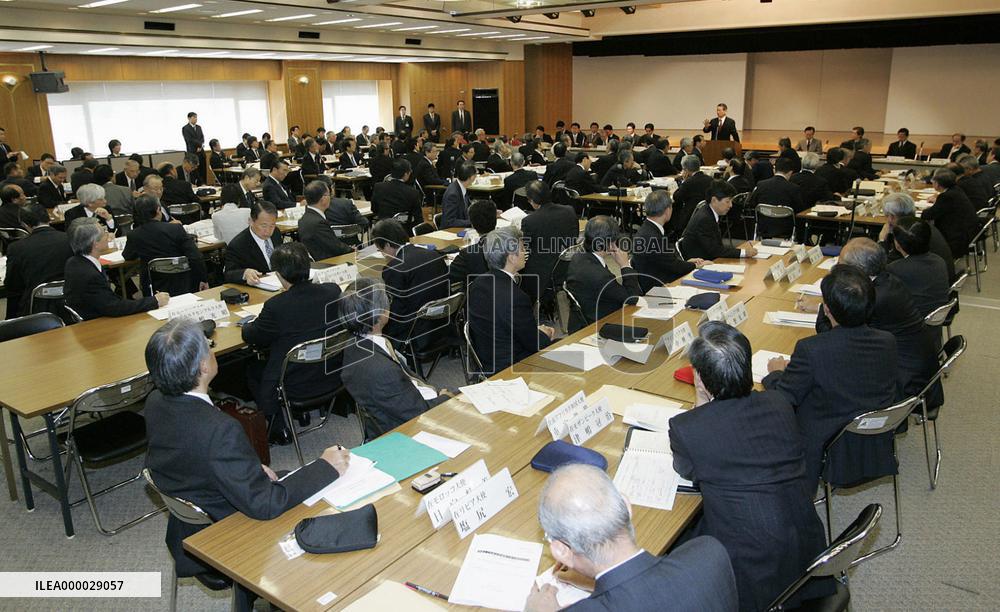 (2)Machimura addresses ambassadors' meeting