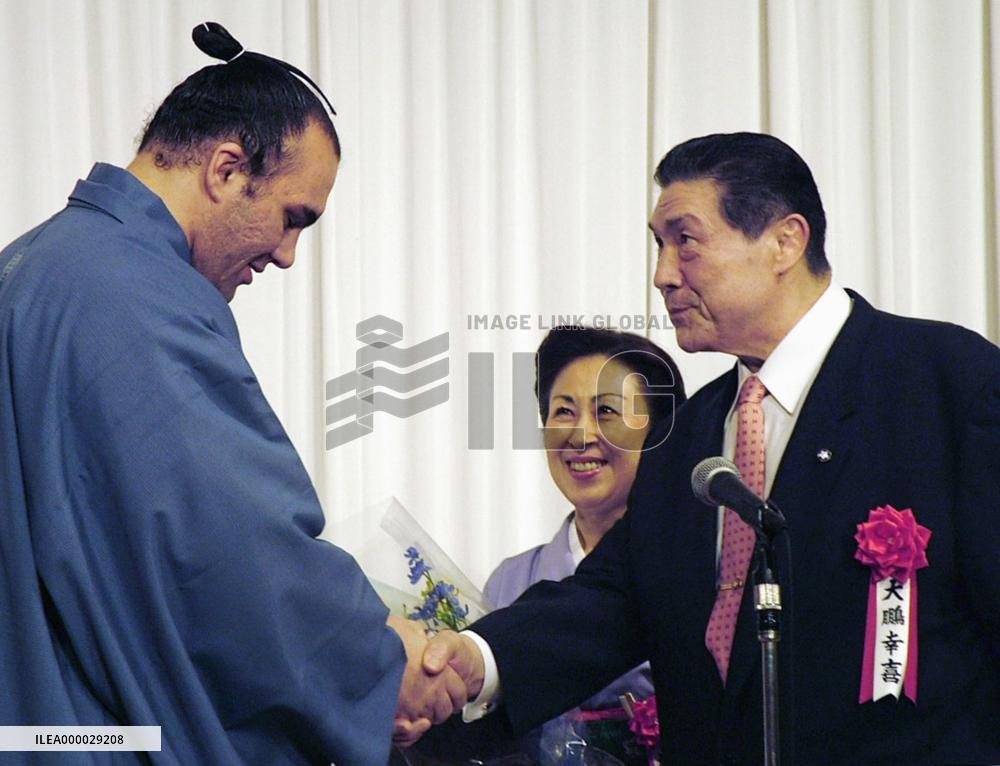 Former yokozuna Taiho retires from Japan Sumo Association