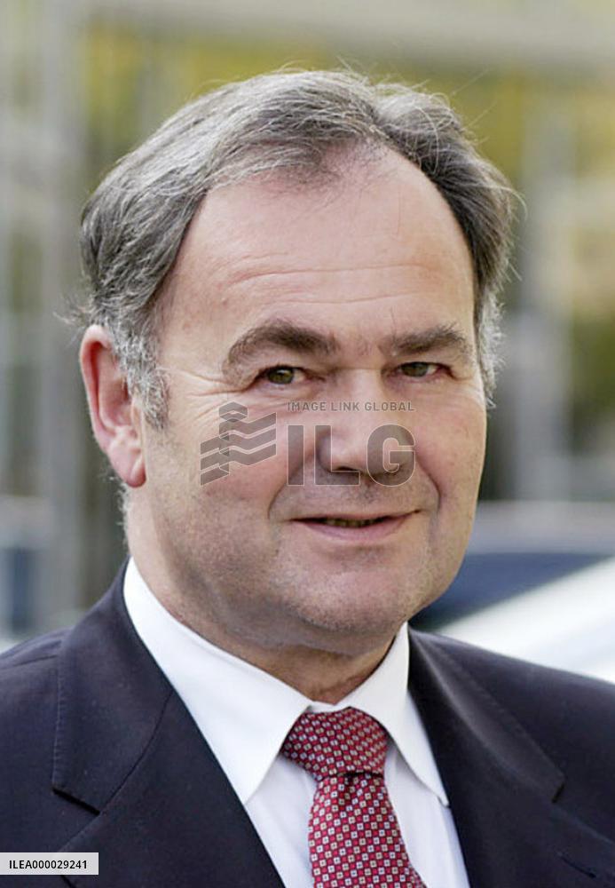 Mitsubishi Fuso appoints Daimler's Boelstler as new president, C