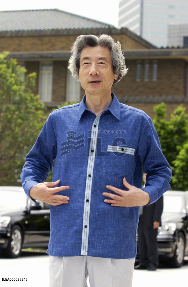 (1)Gov't begins casual wear campaign to fight global warming