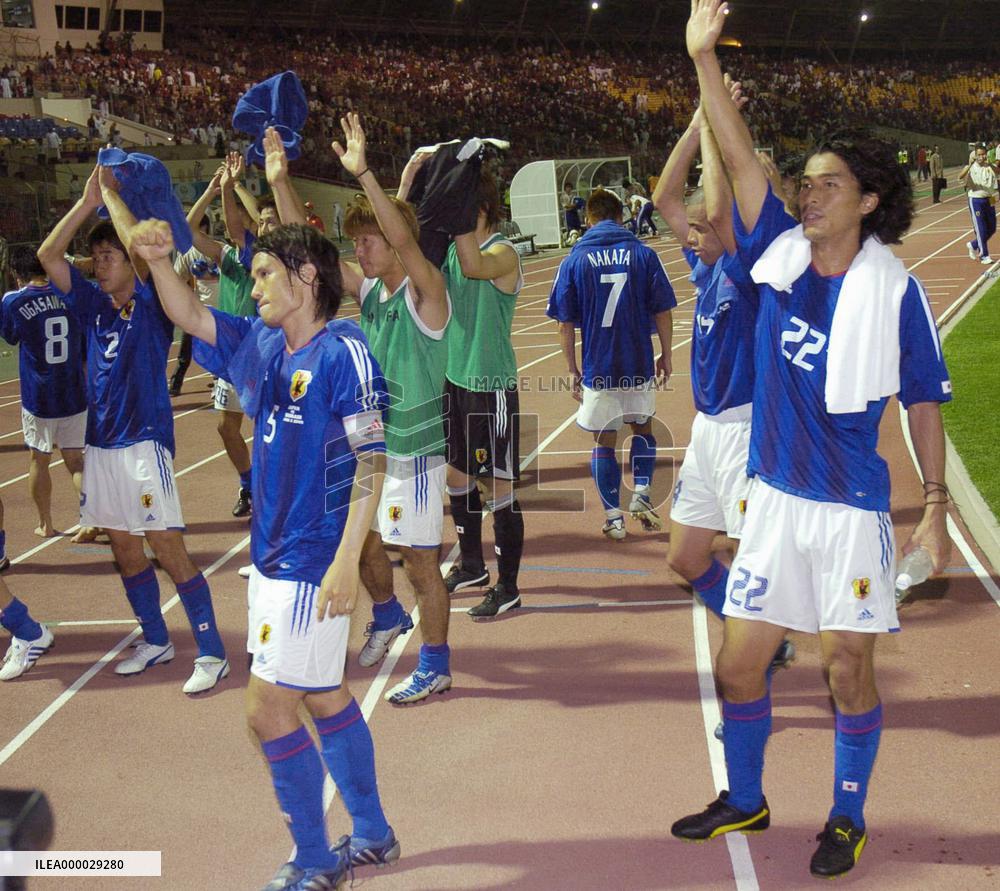 (4)Japan zero in on place at World Cup finals