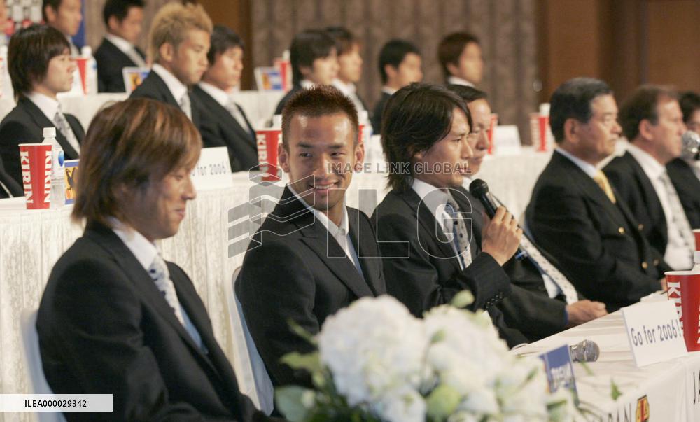 (2)Japan soccer team returns home