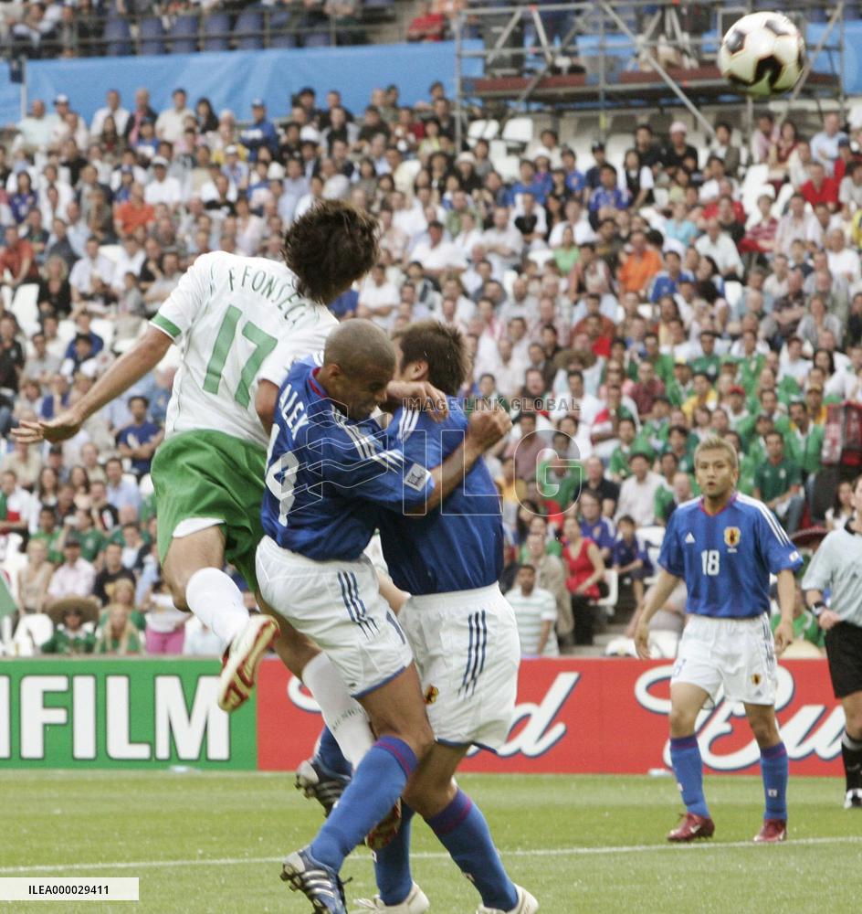 (2)Japan beaten by Mexico in Confederations opener