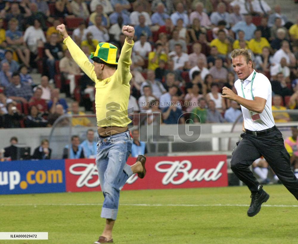 (13)Japan bow out of Confeds after holding Brazil