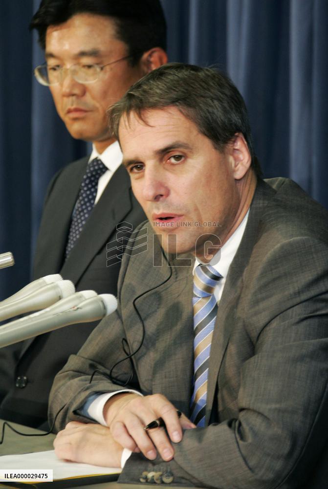 4 ex-M'bishi Fuso directors return 100 mil. yen