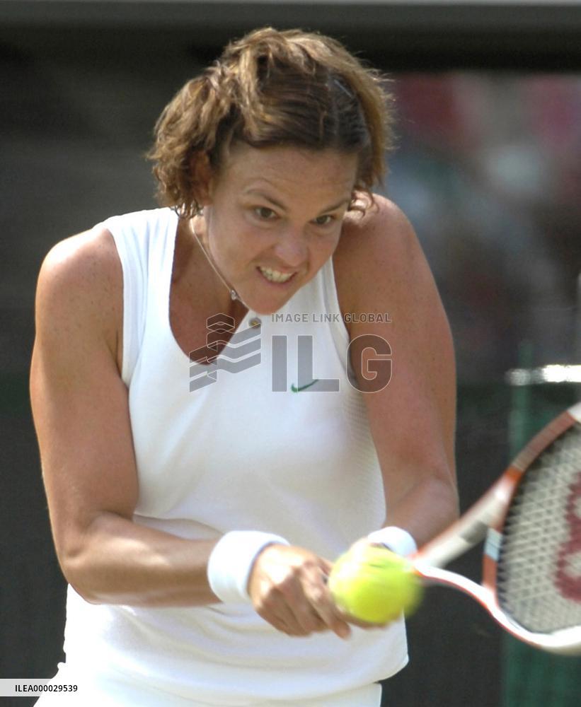 Top seed Davenport reaches Wimbledon semifinals