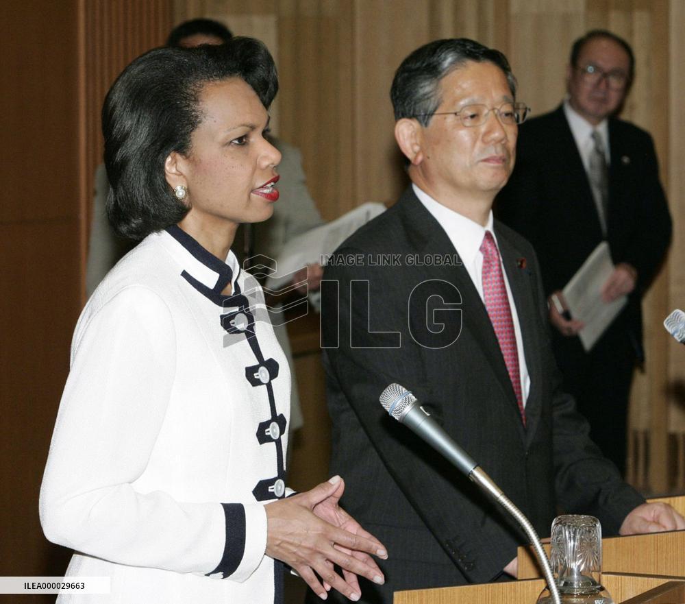 Machimura, Rice agree to issue realignment report around Sept.