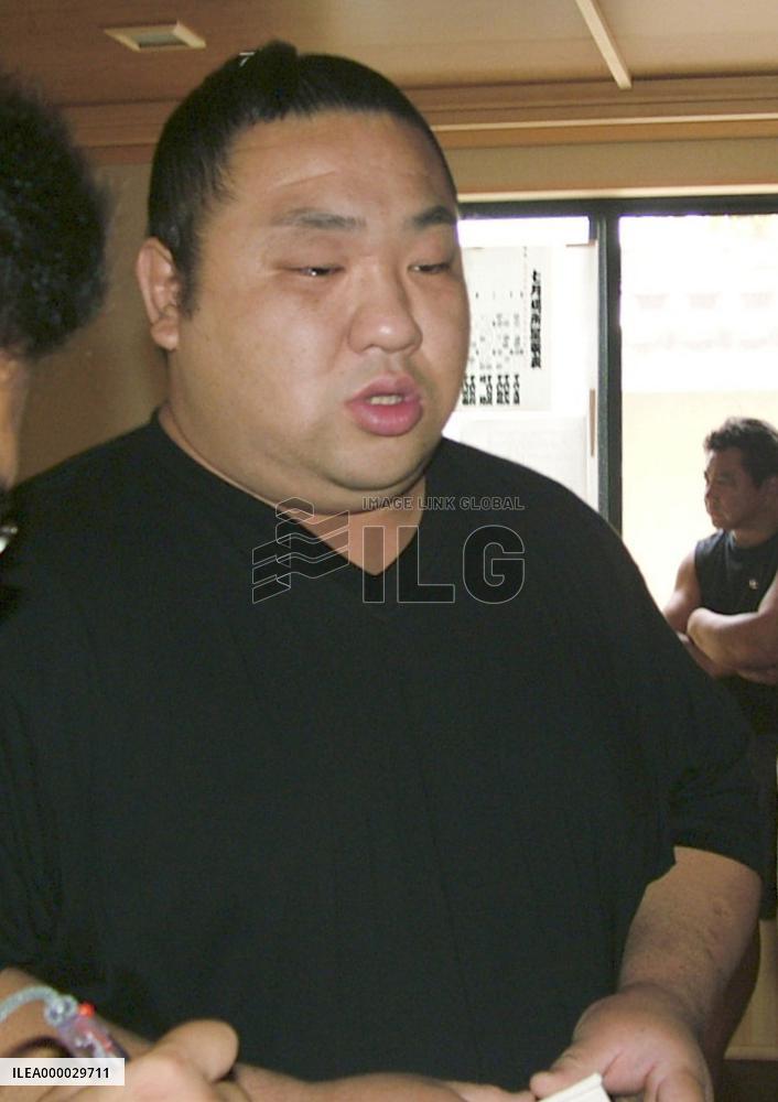 Ozeki Chiyotaikai pulls out of Nagoya sumo