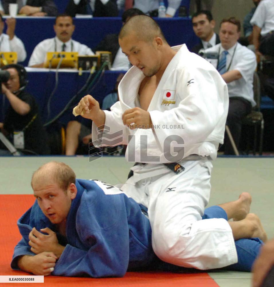 Suzuki wins 100-kg title at world judo championships