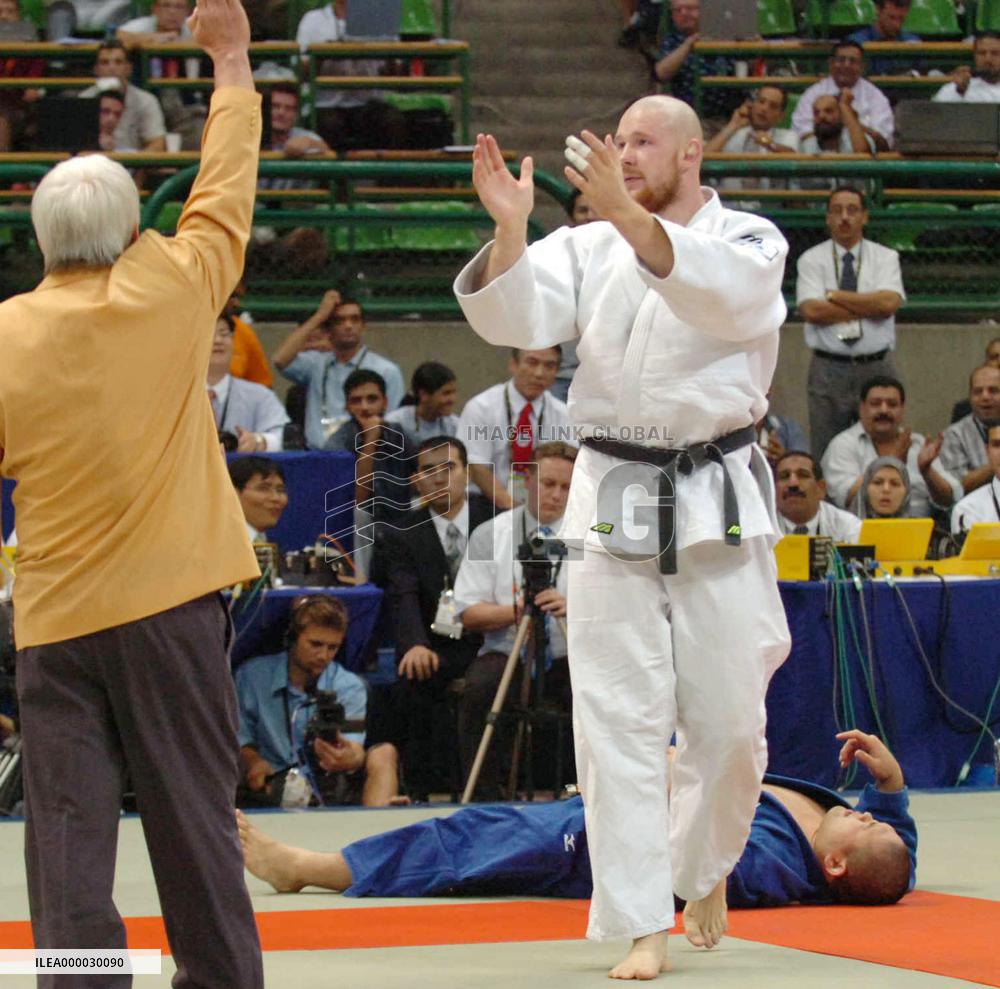 Russia's Mikhailine wins over 100-kg class at world judo