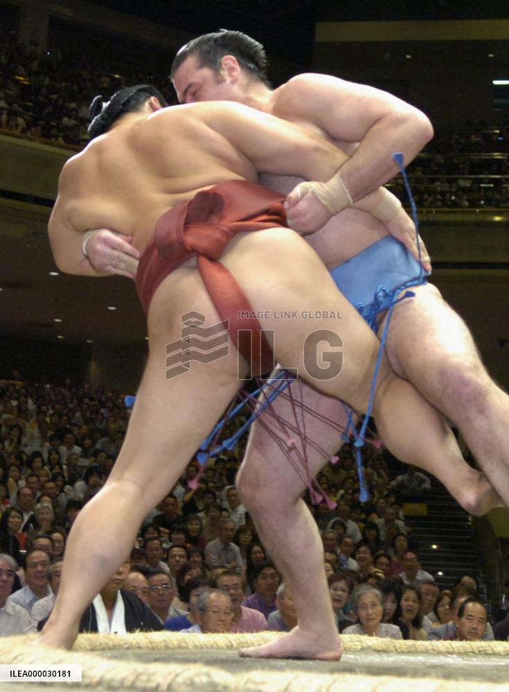 Sumo: No stopping Kotooshu at Autumn sumo