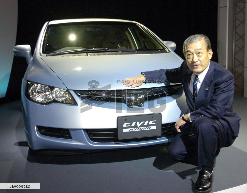 Honda rolls out new Civic, hybrid version due in November