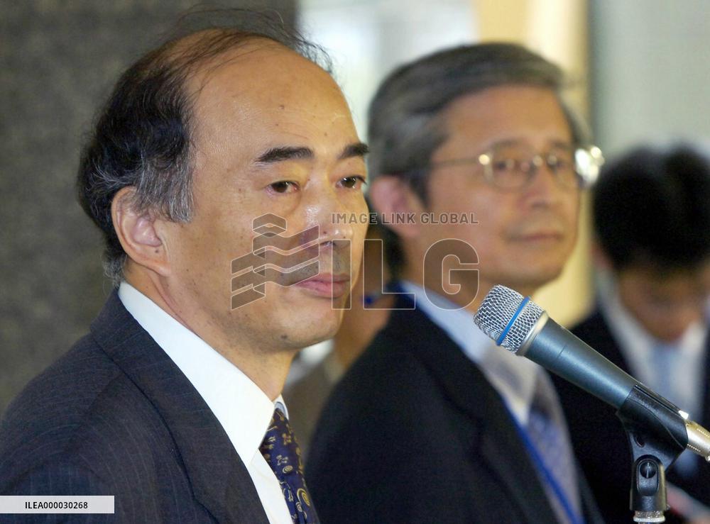 Japan, China split over gas fields but agree to meet again